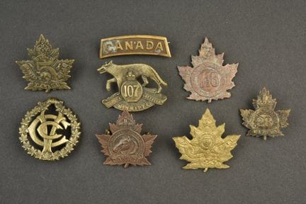 Lotto di 8 distintivi canadesi. Uno del 5° Mounted