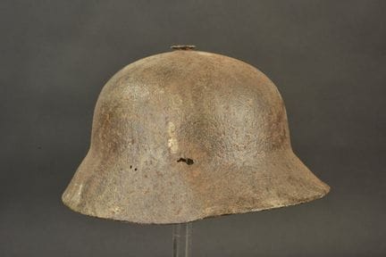 Helmschale eines österreichischen Berndorfer-Helms