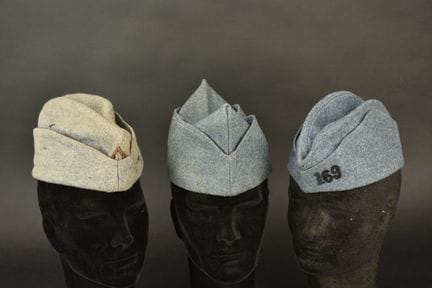 Set di 3 berretti della polizia francese. In tessu