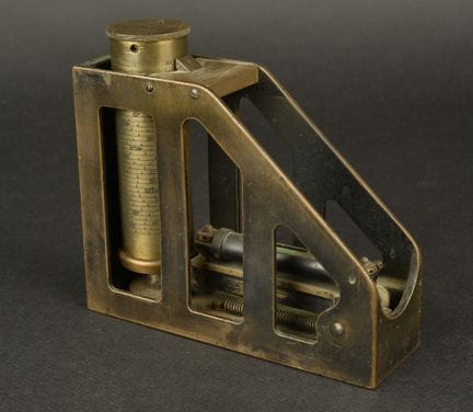 Großer Neigungsmesser der englischen Artillerie. N