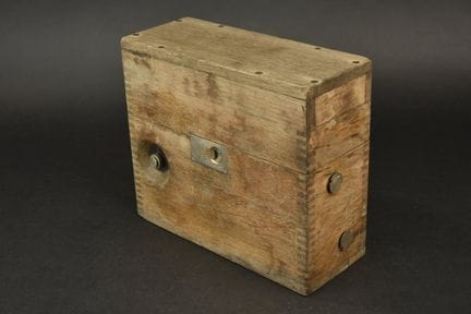 Russisches Feldtelefon M1910. Seltenes, in Deutsch