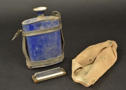 Set britischer Ausrüstung. Eine frühe blau emailli