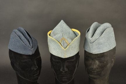 Set di 3 berretti della polizia francese. Set di 3