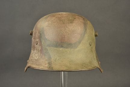 Deutscher Stahlhelm M16 in Tarnfarbe. Schöner Stah