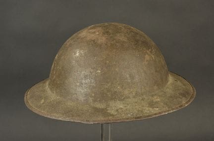 Englischer MkI-Helm, auf dem Dachboden gefunden. H