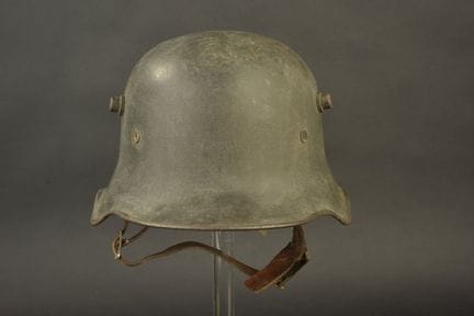Deutscher Stahlhelm M18 mit Aussparungen. Schöne H