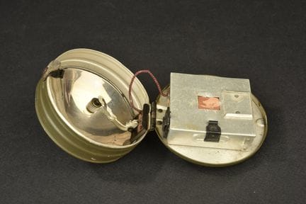 Deutsche PERLUX-Lampe in Feldgrau. Schöne Lampe au