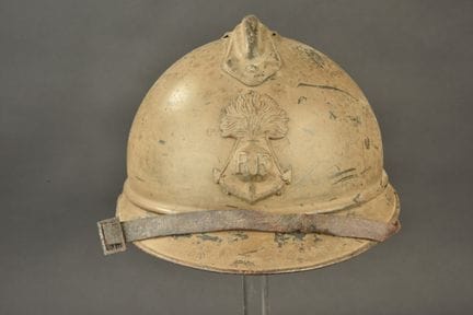 Elmetto Adrian color senape delle truppe coloniali