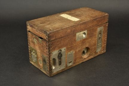 Deutsches Feldtelefon „Feldfernsprecher M1905“. Au