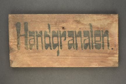 Hinweisschild zum Bestand an Handgranaten im Schüt