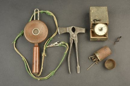 Set mit deutschem Telefonzubehör. Das Set umfasst 