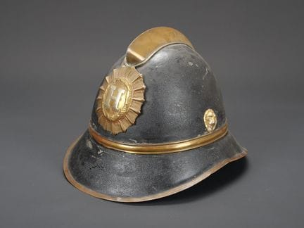 Deutschland oder Schweiz, Feuerwehrhelm aus einer 