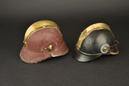 Deutschland, 2er-Set Feuerwehrhelme, darunter eine
