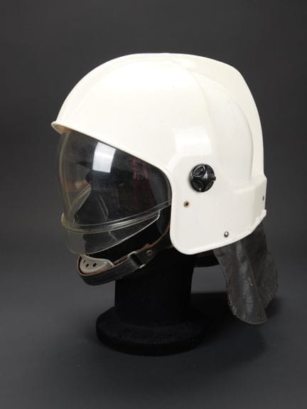 Russia, elmetto da pompiere del 2003. Casco bianco