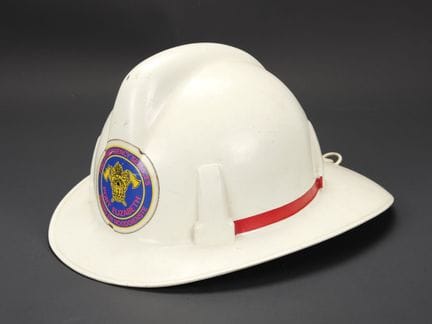 Südafrika, Feuerwehrhelm aus Port Elizabeth. MSA-H