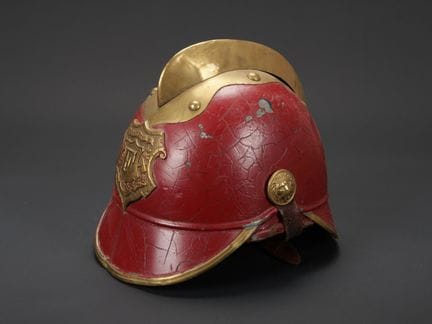 Deutschland, Bayern, Feuerwehrhelm aus dem späten 
