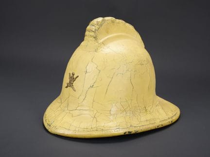 Oman, elmetto da pompiere del Sultanato. Elmetto a