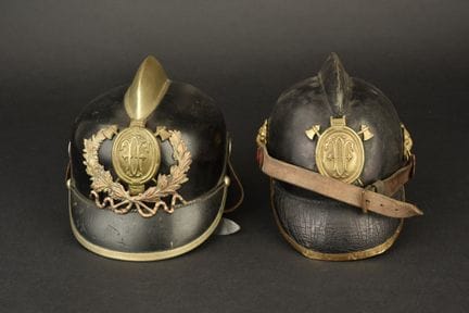 Deutschland, Set aus zwei Helmen der Freiwilligen 