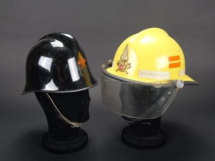 Italie, lot de deux casques de sapeurs-pompiers. U