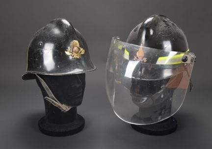 Italie, lot de deux casques de sapeurs-pompiers. C