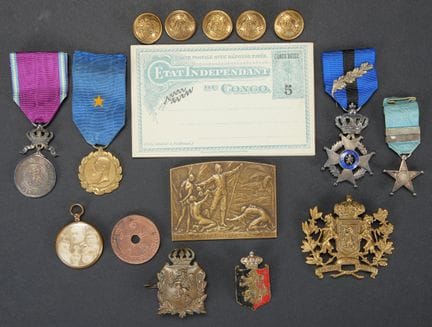 Ensemble de medailles et d’insignes de l’etat inde