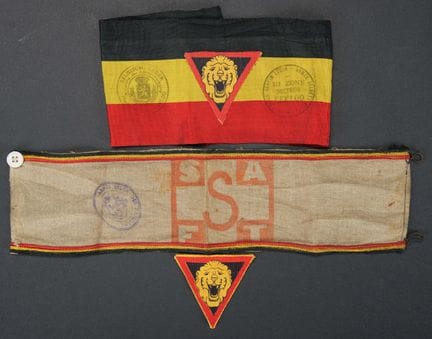 Set di due bracciali dei resistenti belgi. Un brac