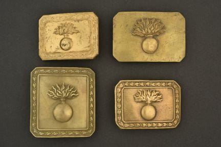 Set di quattro placche per cintura da granatiere. 