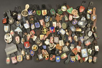 Lotto di 120 distintivi militari belgi. Distintivi