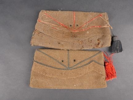Set composto da due berretti dell’esercito belga. 