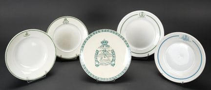 Piatti reggimentali belgi. Piatti in maiolica bian