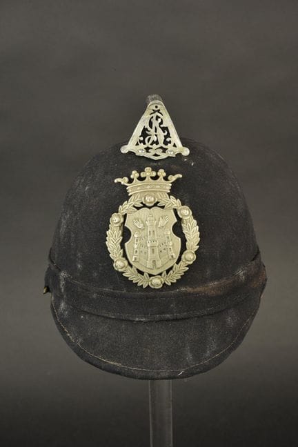 Elmetto della polizia di Anversa. Elmetto con cres