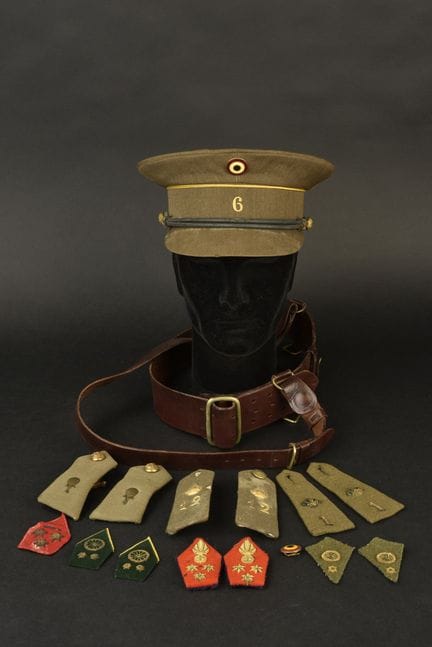 Berretto, cintura e distintivi belgi, 1940. Berret