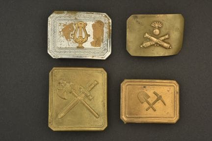 Set di quattro placche da cintura della banda mili