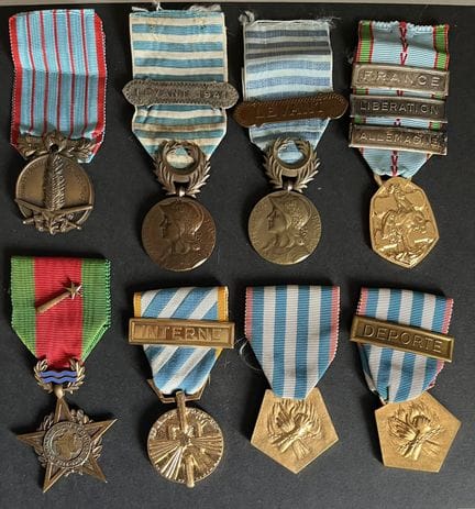 FRANCIA Lote de 8 piezas: Medalla del Líbano de 19