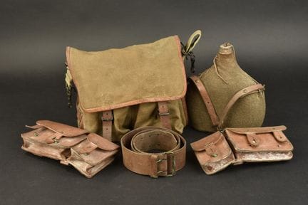 Conjunto de equipamiento. Compuesto por un cinturó