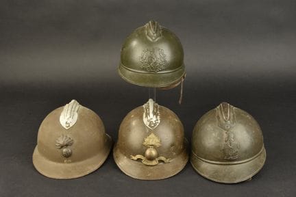 Ensemble de casques Adrian. Comprend un modele 191