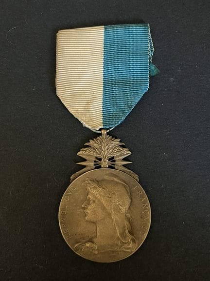 FRANCIA: Medalla al Mérito de la Colonia de Madaga