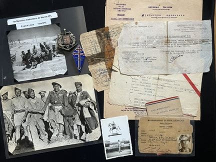Francia, FNFL: lote de 11 documentos y 2 insignias