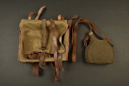 Mochila de 1893. Se conservan todas las correas de