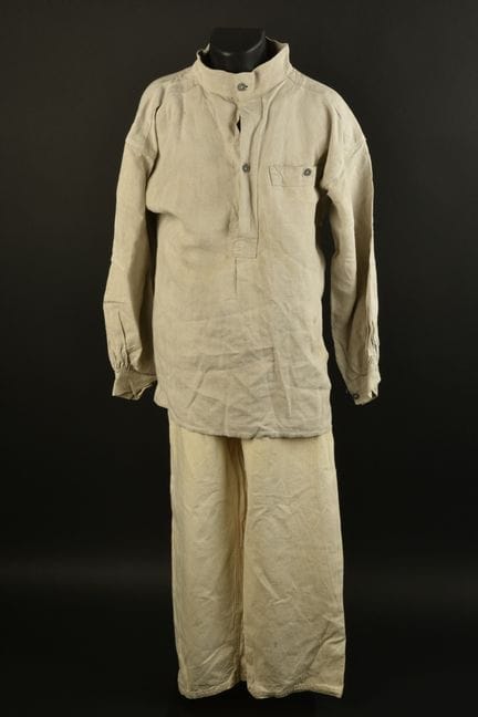 Conjunto de trabajo. Compuesto por una camisa de t