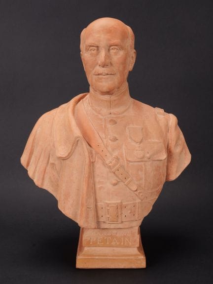 Busto de terracota del mariscal Pétain. Este busto