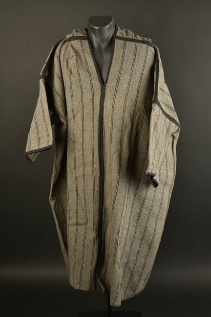 Djellaba de los goumiers. De color gris con ribete