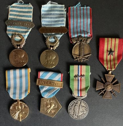 FRANCIA Lote de 7 piezas: Medalla del Líbano de 19
