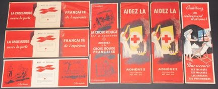 Conjunto de carteles pequeños de la Cruz Roja. Con