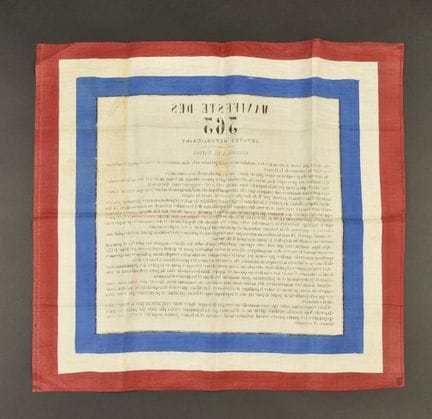 Carre de soie tricolore rappelant le manifeste des