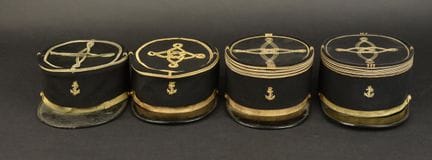 Ensemble de kepis coloniaux. Comprenant un kepi d 