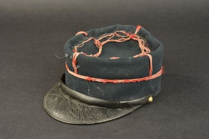 Kepi tailleur de marsouin. Kepi confectionne en dr