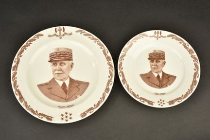 Platos del mariscal Pétain. Dos platos de cerámica