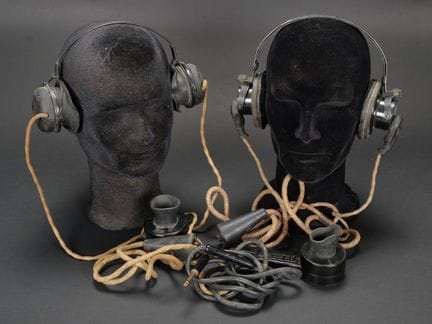 Accessori radio britannici. Comprendono un auricol