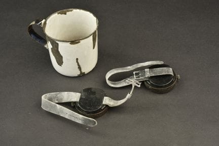 Attrezzature varie. Tazza britannica. In metallo s
